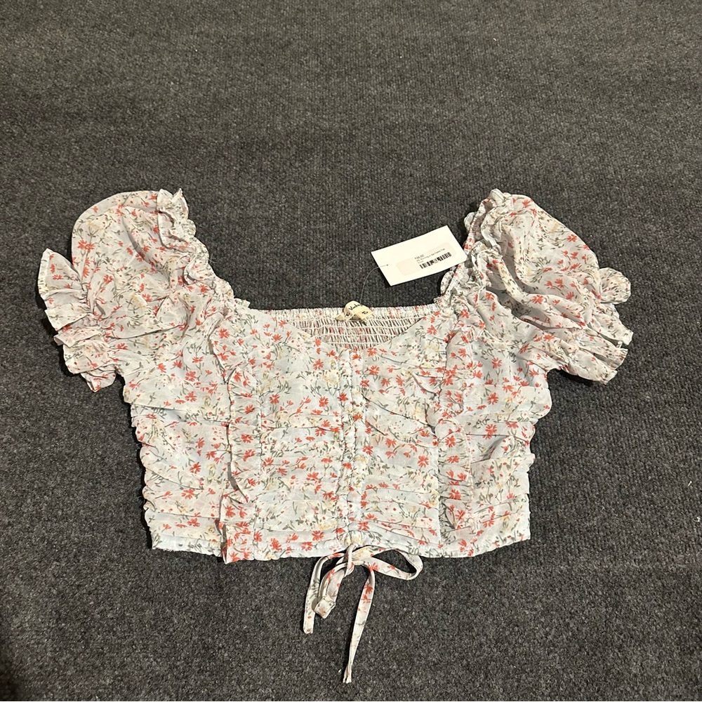NWT The Vintage Boutique Floral Blue Running in the Fields Top Size Women Small